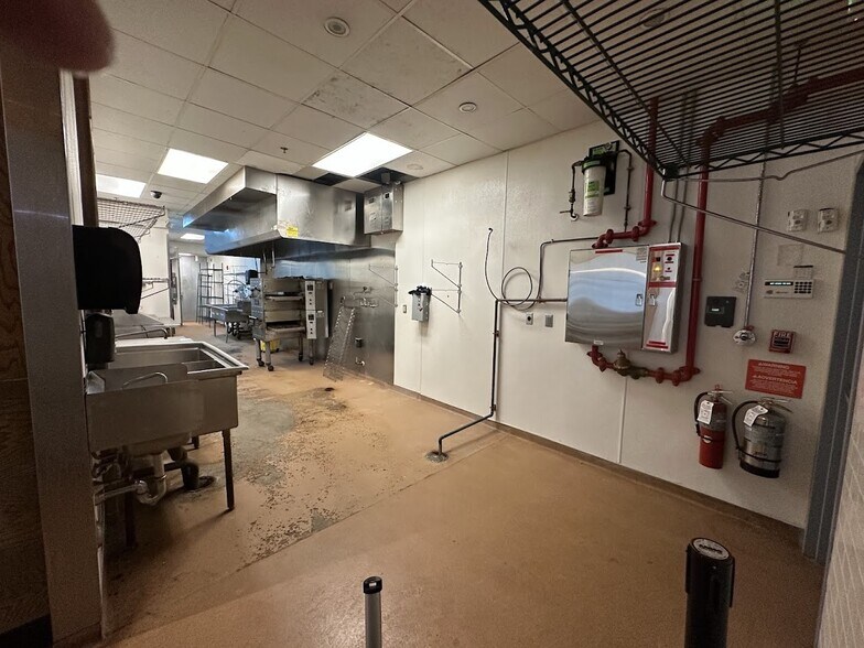 More Photos Of 52 Summer St, Boston General Retail For Lease