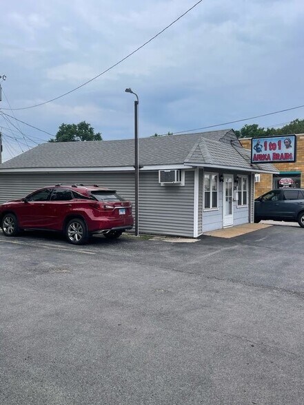 More Photos Of 635 S Lincoln Ave, O'Fallon Storefront Retail Office For Sale