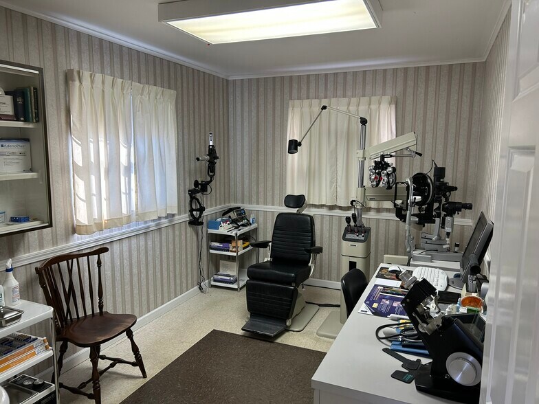 More Photos Of 15 Irving Ave, Granville Office For Sale