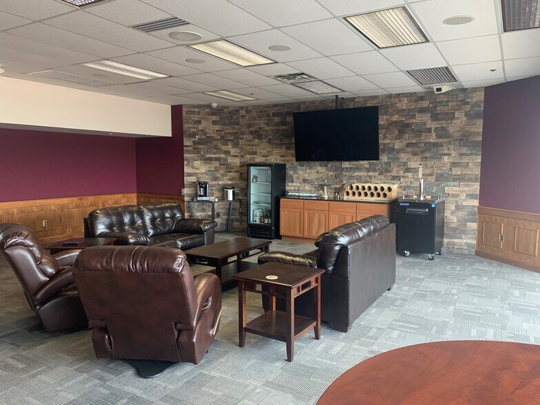 More Photos Of 425 2nd St SE, Cedar Rapids Office For Sale