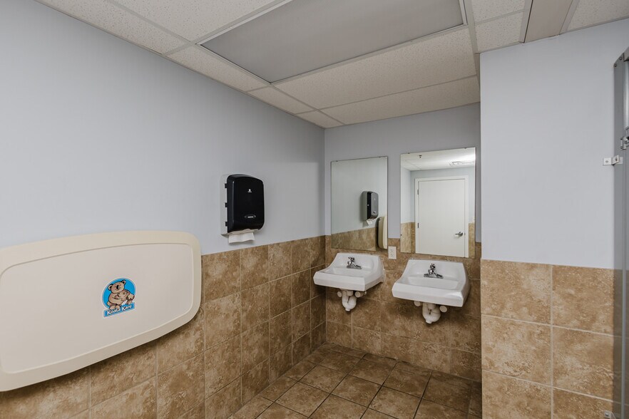 More Photos Of 724 N Main St, Newton Storefront For Sale