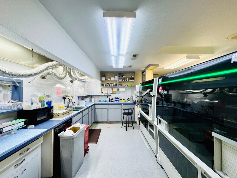 More Photos Of 2036 Railroad Ave, Redding Office For Sale