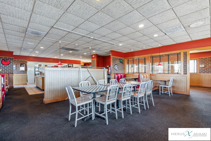 More Photos Of 2185 Post Oak, Marianna Fast Food For Sale
