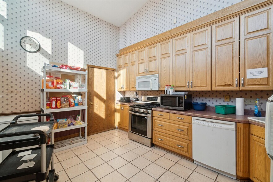 More Photos Of 4248 N 76th St, Milwaukee Storefront Retail Residential For Sale