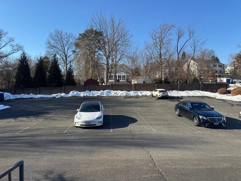 More Photos Of 311 Maple Ave W, Vienna Medical For Lease