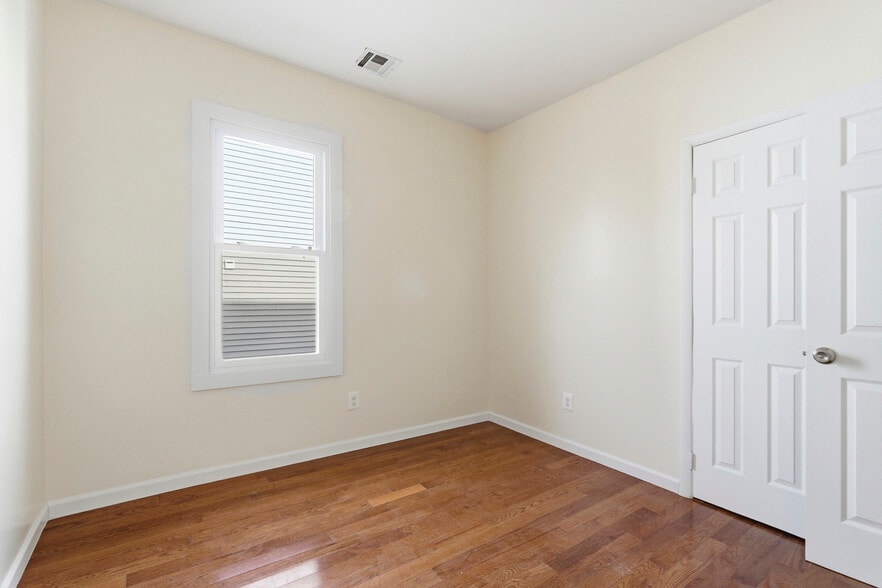 More Photos Of 265 S 8th St, Newark Apartments For Sale