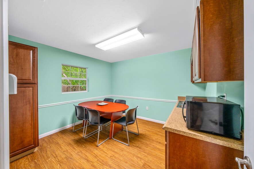 More Photos Of 1415 NW 23rd Ave, Chiefland Medical For Sale
