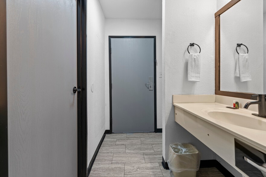 More Photos Of 53 Heritage St, Baxley Hotel For Sale