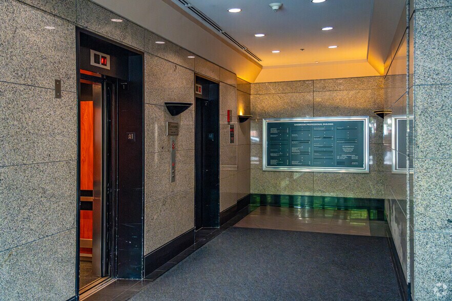 More Photos Of 100-120 Oakbrook Ctr, Oak Brook Medical For Lease