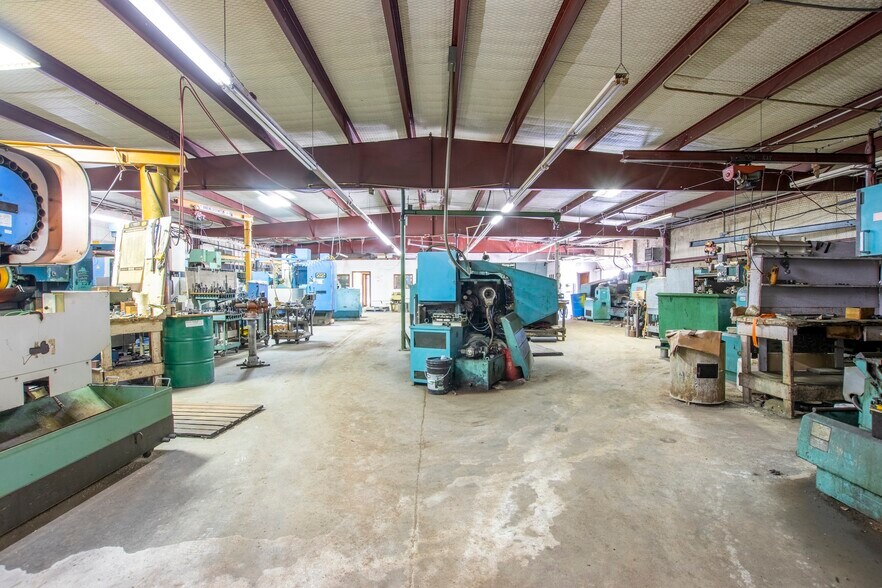 More Photos Of 2060 Highway 90 W, Sealy Manufacturing For Sale