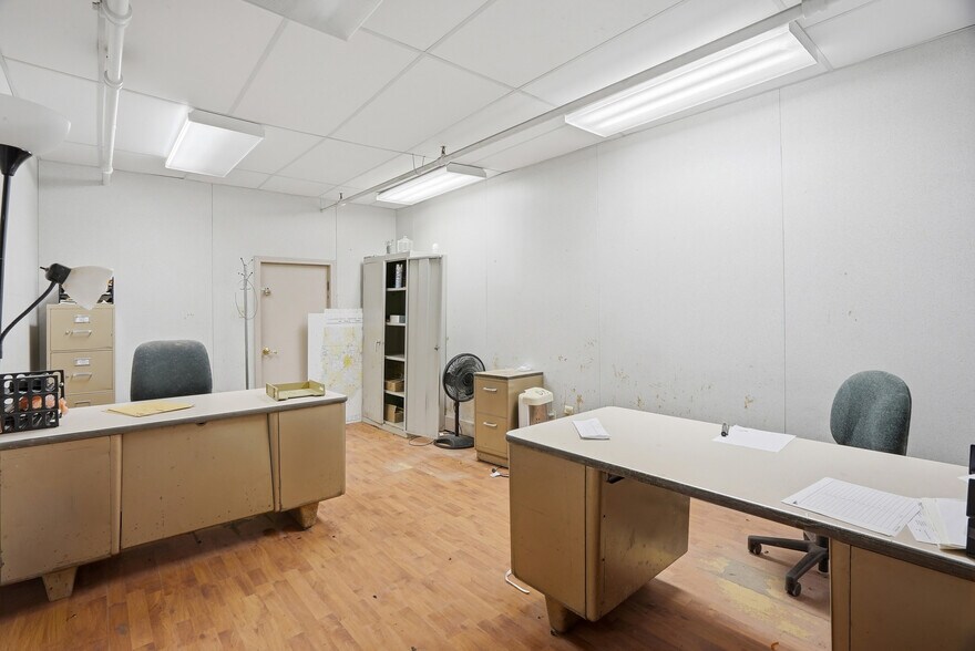 More Photos Of 115 E 5th St, Fulton Office For Sale