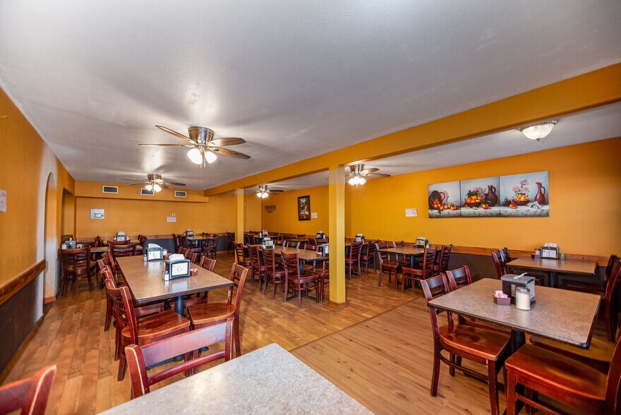 More Photos Of 421 N Virginia St, Port Lavaca Restaurant For Sale