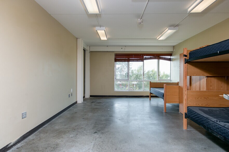 More Photos Of 1632 McCain Ln, Manhattan Sorority Fraternity House For Sale