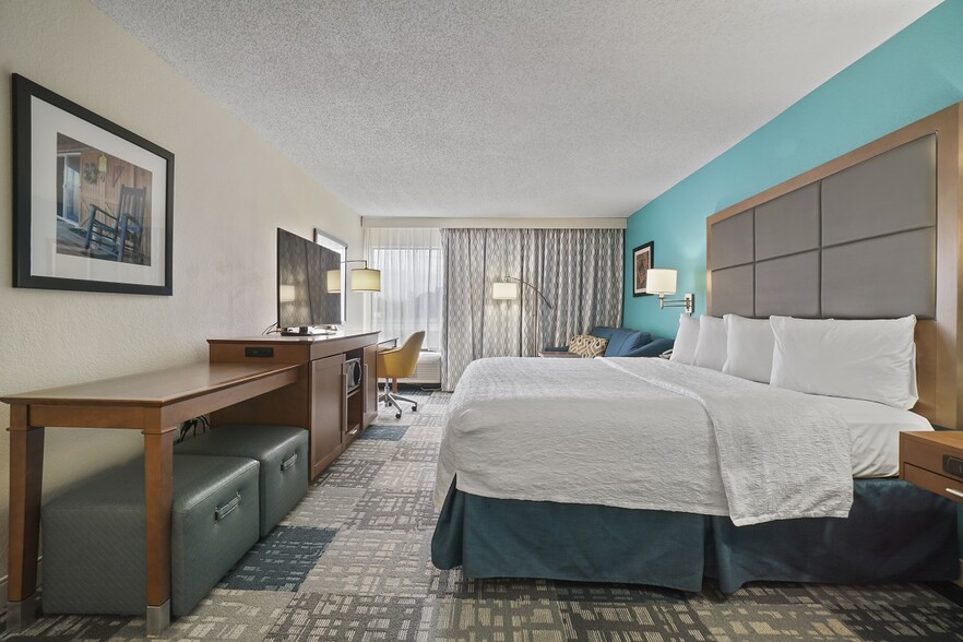 More Photos Of 1500 W 4th St, Adel Hotel For Sale