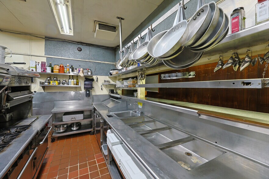More Photos Of 4557 Sherman Oaks Ave, Sherman Oaks Restaurant For Lease