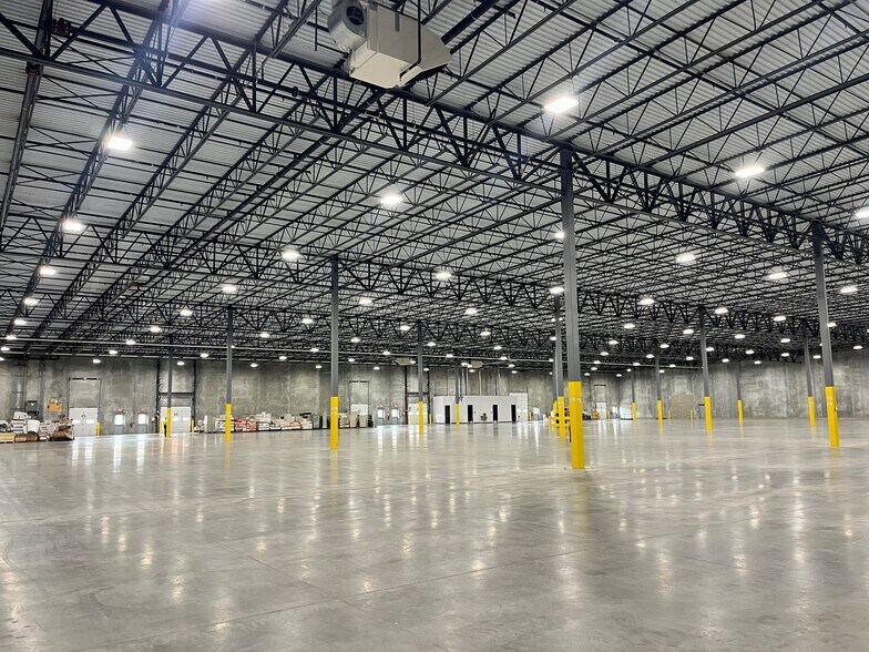 More Photos Of 4950 NE 29th St, Des Moines Warehouse For Lease