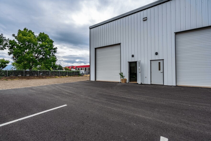 More Photos Of 2074 Commerce Dr, Medford Industrial For Lease