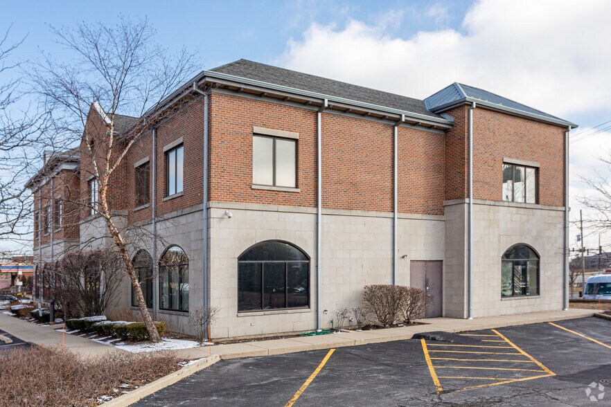 More Photos Of 440-442 Milwaukee Ave, Lincolnshire Medical For Lease