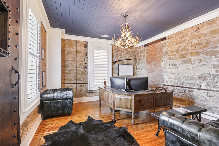 More Photos Of 115 S Kentucky St, McKinney Office For Lease