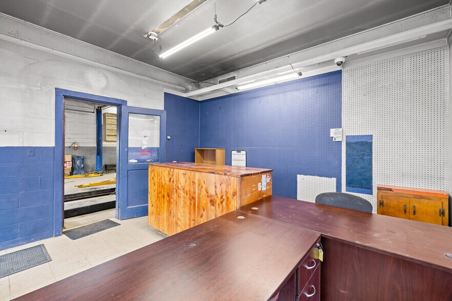 More Photos Of 16855 Oak St, Dillwyn Service For Sale