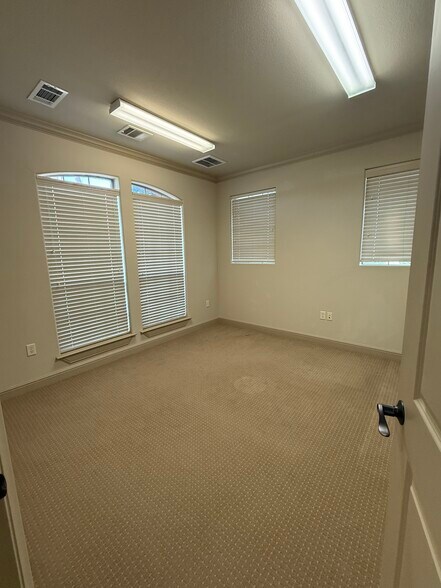 More Photos Of 5592 Davis Blvd, North Richland Hills Office Residential For Sale