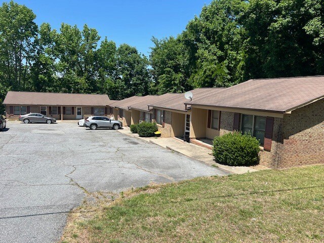 Primary Photo Of 1500 Deep River Rd, High Point Apartments For Sale