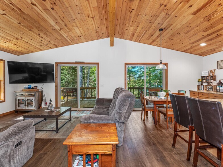 More Photos Of 6119 Co Y Hwy, Hazelhurst Hotel For Sale