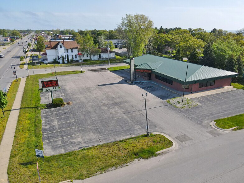 More Photos Of 510 N State St, Oscoda Freestanding For Lease