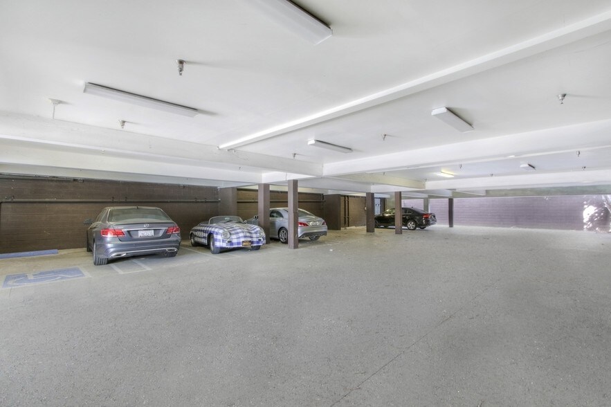 More Photos Of 8825-8827 Beverly Blvd, West Hollywood General Retail For Sale