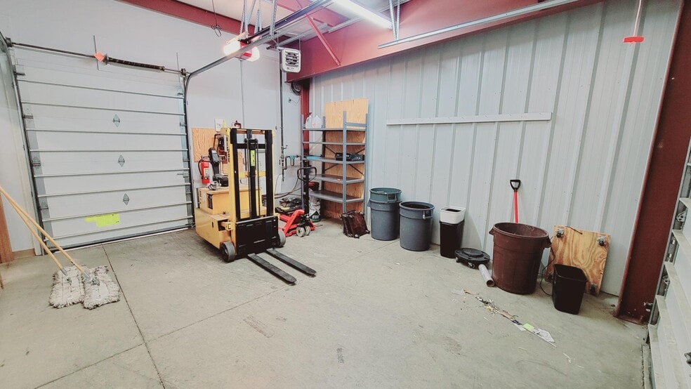More Photos Of 550 Goodrich Rd, Bellevue Light Distribution For Sale