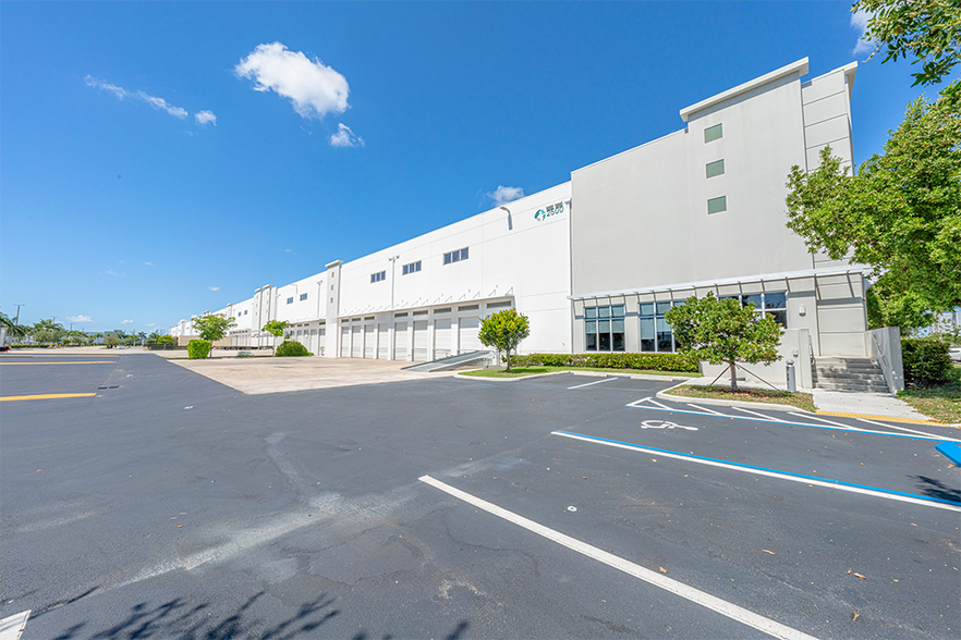 More Photos Of 2500 Commerce Center Way, Pembroke Park Warehouse For Lease