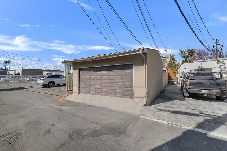 More Photos Of 4110 W Burbank Blvd, Burbank Office Residential For Sale