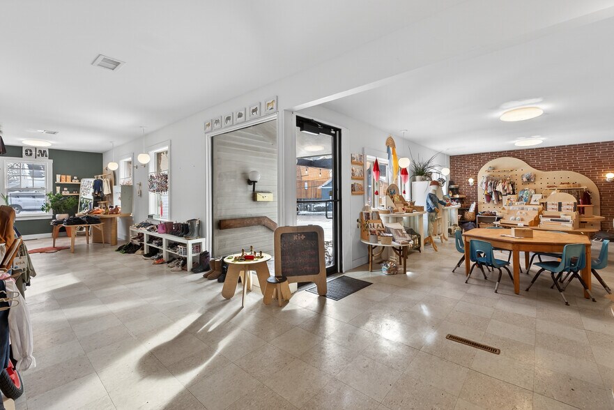 More Photos Of 10 Walker St, Kittery Loft Creative Space For Lease