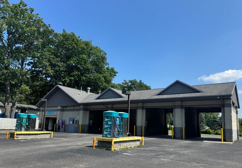 More Photos Of 225 W Houghton Lake Dr, Prudenville Carwash For Sale