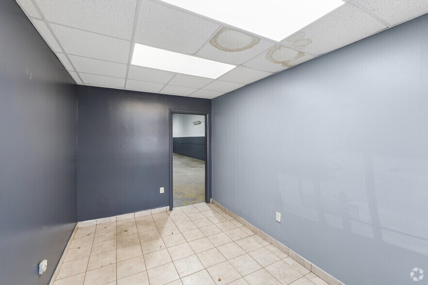 More Photos Of 3820 NW 135th St, Opa-locka Warehouse For Lease