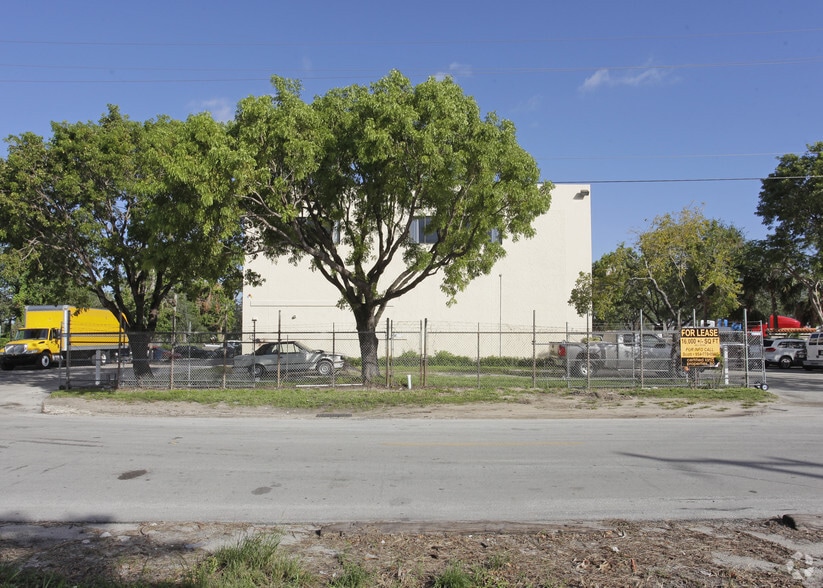 More Photos Of 2241 NW 22nd St, Pompano Beach Warehouse For Lease