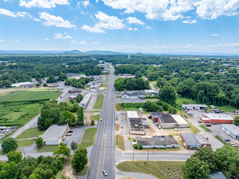More Photos Of 1720 US Highway 70 SW, Hickory Flex For Lease