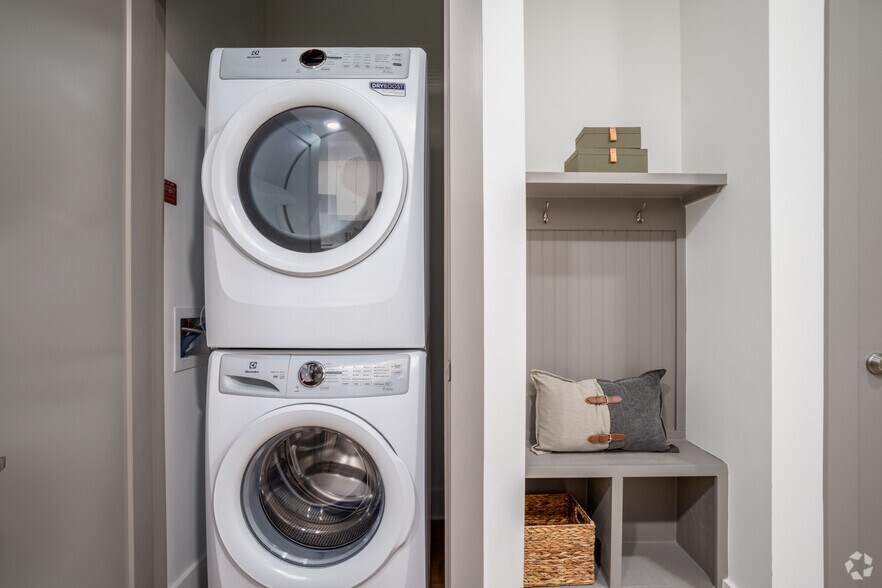 More Photos Of 3558 Elm St, Atlanta Apartments For Lease