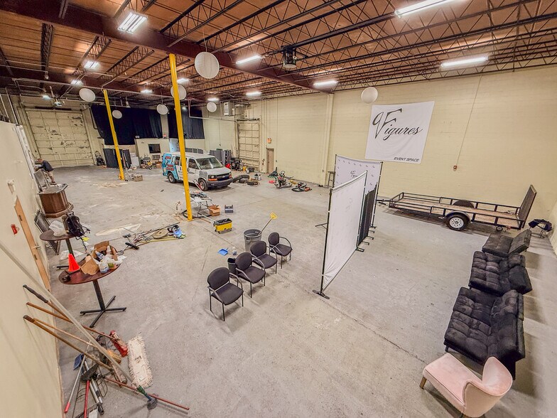 More Photos Of 826 Shannon Dr, Fayetteville Warehouse For Lease