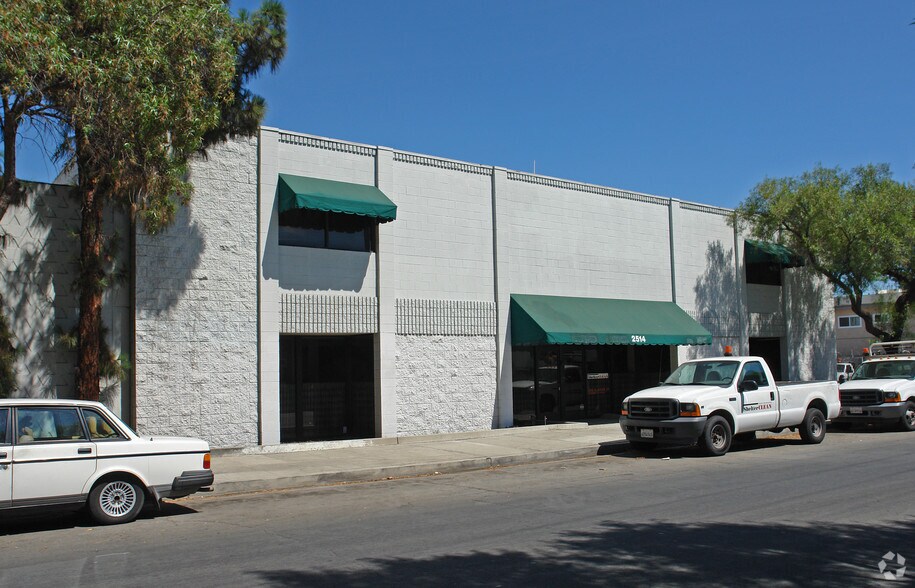 More Photos Of 2514 Naomi St, Burbank Manufacturing For Lease