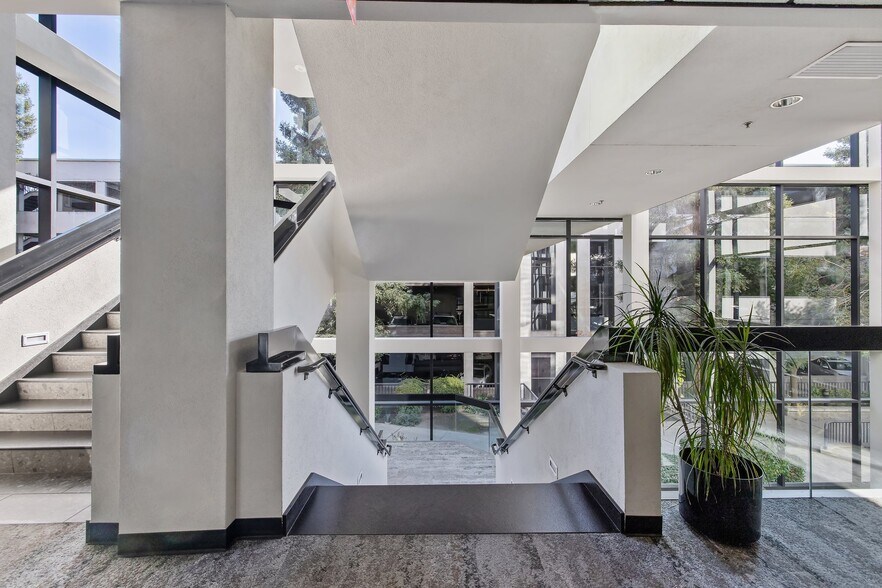 More Photos Of 100 Willow Plz, Visalia Medical For Sale
