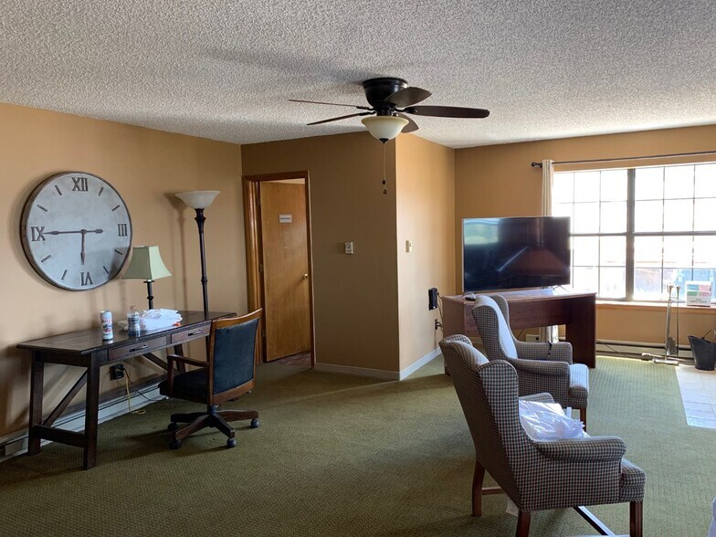 More Photos Of 715 Highway 64 E, Eagle Nest Hotel For Sale