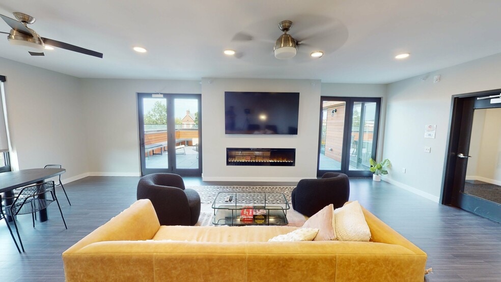 More Photos Of 2530 University Ave, Des Moines Apartments For Lease