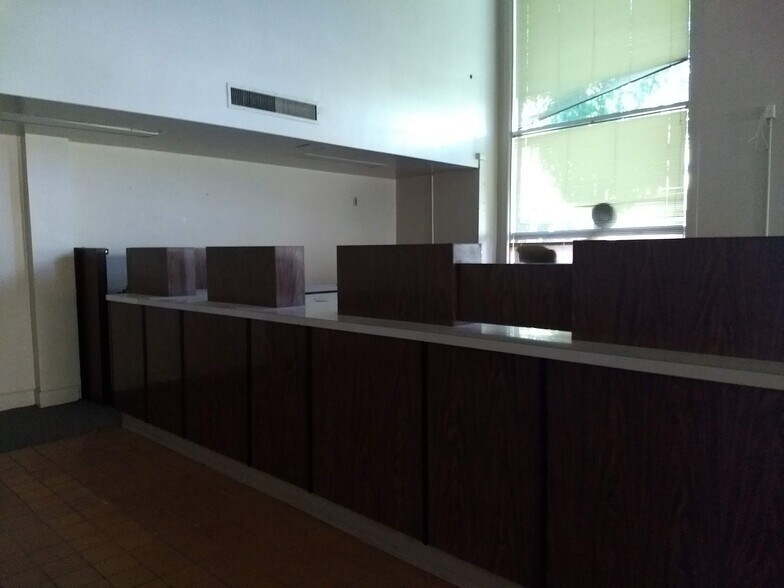 More Photos Of 102 E Front St, Port Angeles Office Residential For Lease