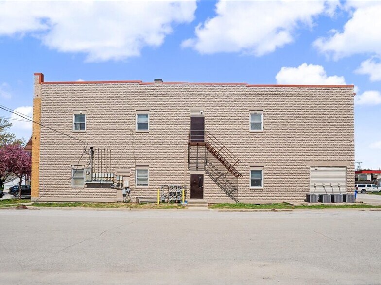 More Photos Of 230 S Dubuque St, Solon Apartments For Sale