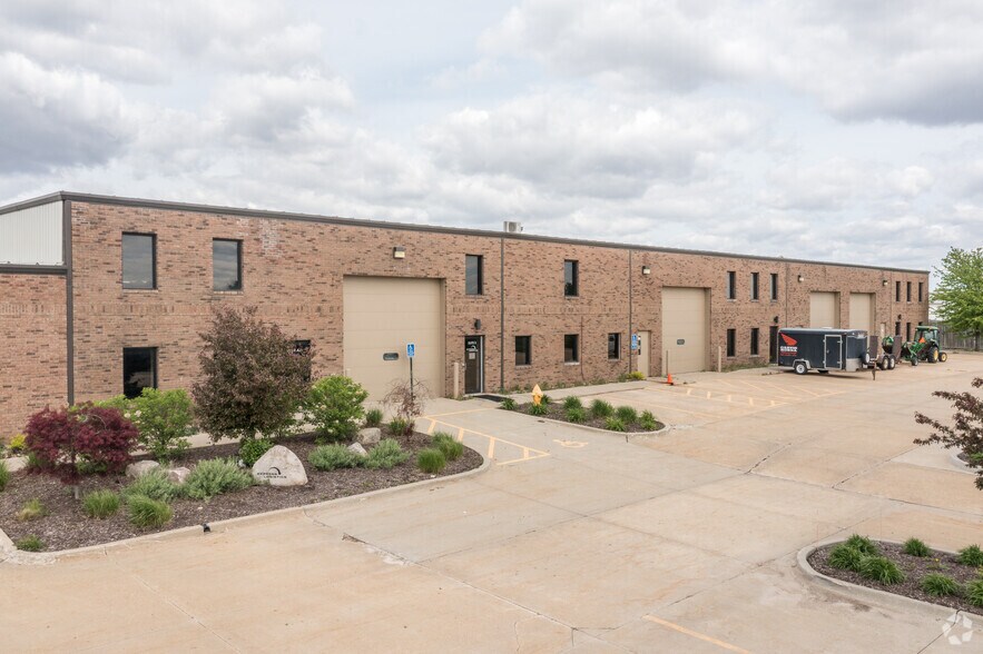 More Photos Of 1125 SE Westbrooke Dr, Waukee Warehouse For Lease