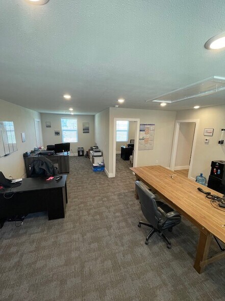 More Photos Of 296-300 Carmel Creekside Dr, Hutto Office Residential For Lease
