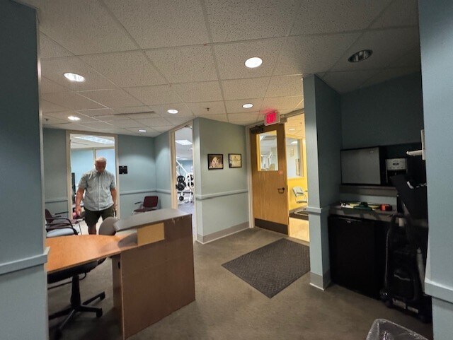 More Photos Of 1684 Woodlands Dr, Maumee Office For Sale