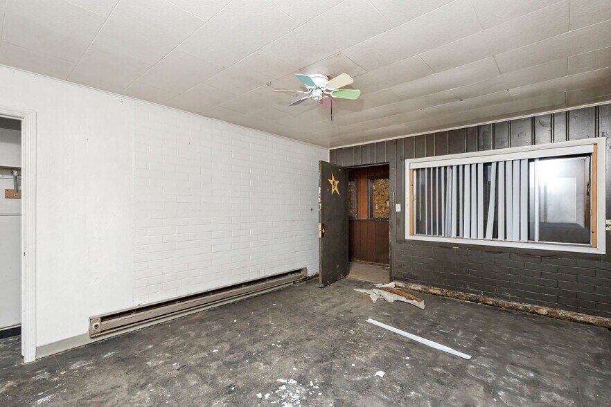 More Photos Of 1521 1st Ave NW, Great Falls Hotel For Sale