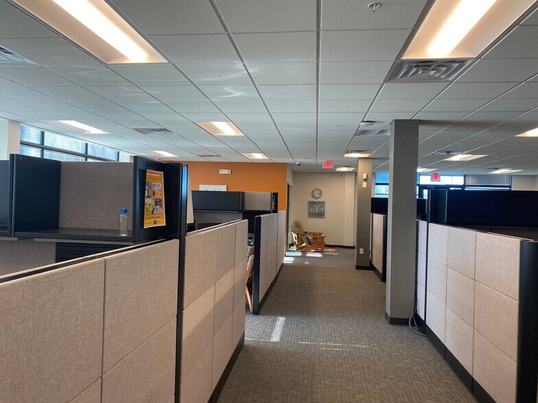 More Photos Of 125 E County Line Rd, Warminster Township Office For Lease